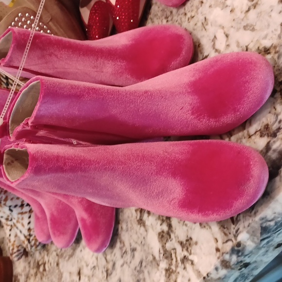 Gianni Bini, the JaydennnTwo Velvet Block Heel Booties, Barbie Pink NEW - Picture 3 of 16